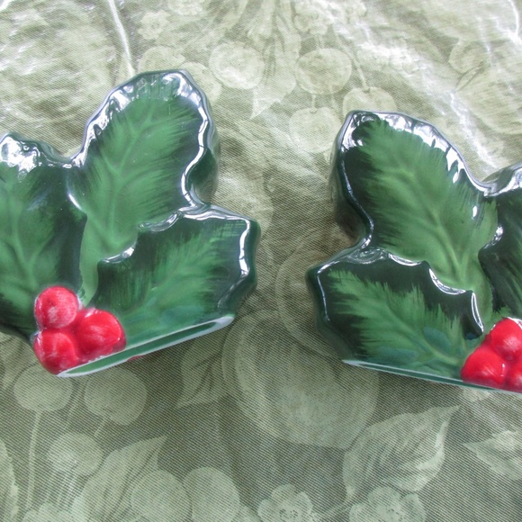 Holly Berry Leaf Christmas Holiday S & P Salt and Pepper Shakers - Picture 9 of 13